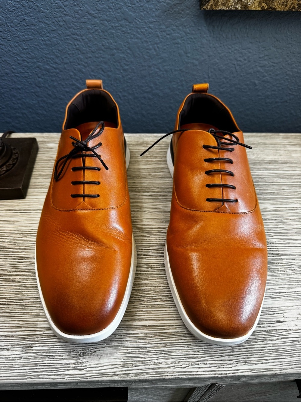 EUC!!! Wolf & Shepherd Men's Tan Leather Derby Shoes with White Sole